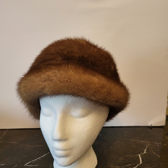 Fur hat hand made for EATON - Picture 4 of 17